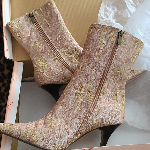 Boots - Picture 3 of 4